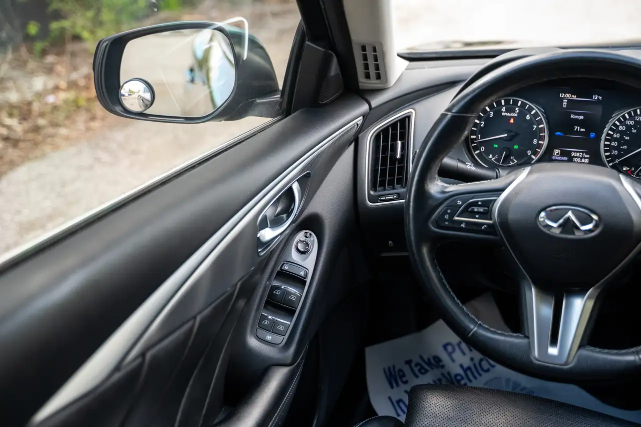 Infiniti Q50 снимка Infiniti Q50