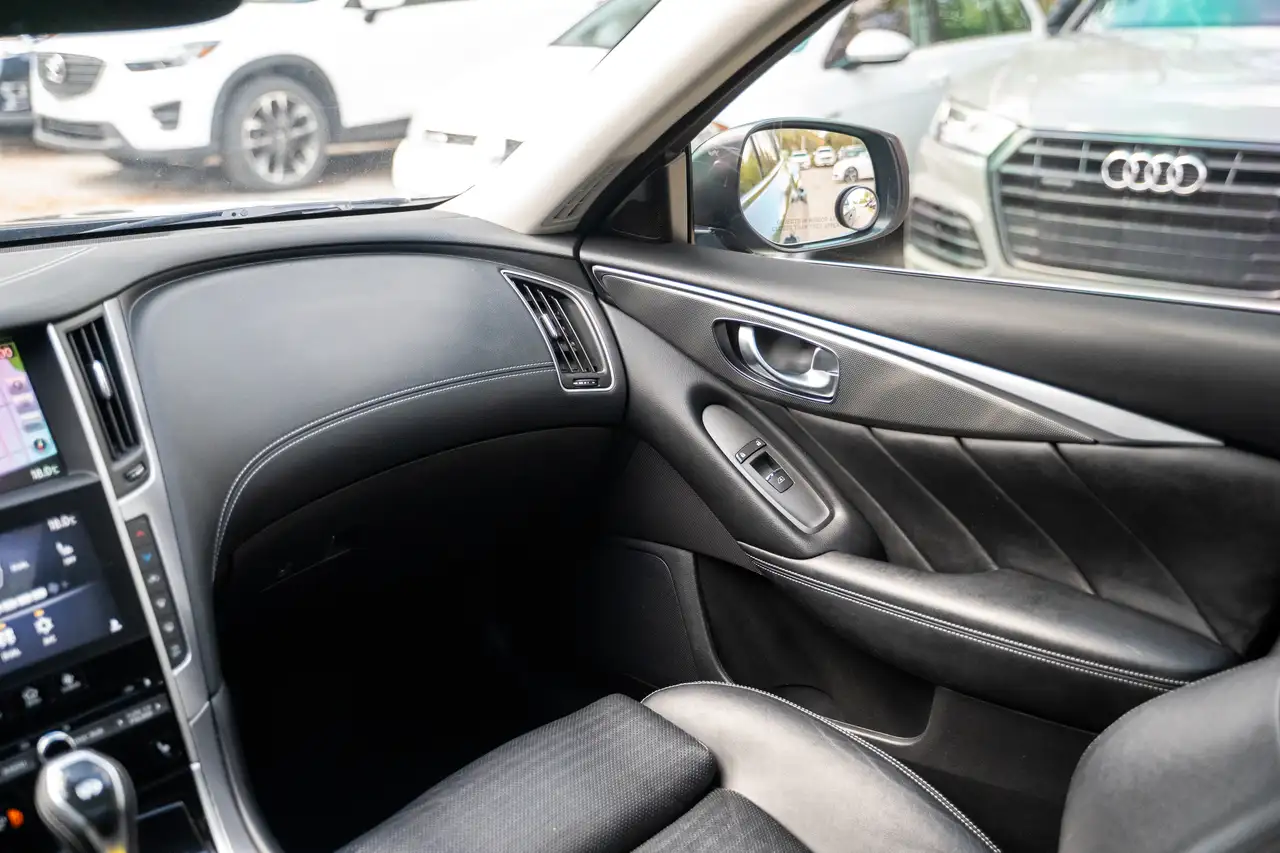 Infiniti Q50 снимка Infiniti Q50