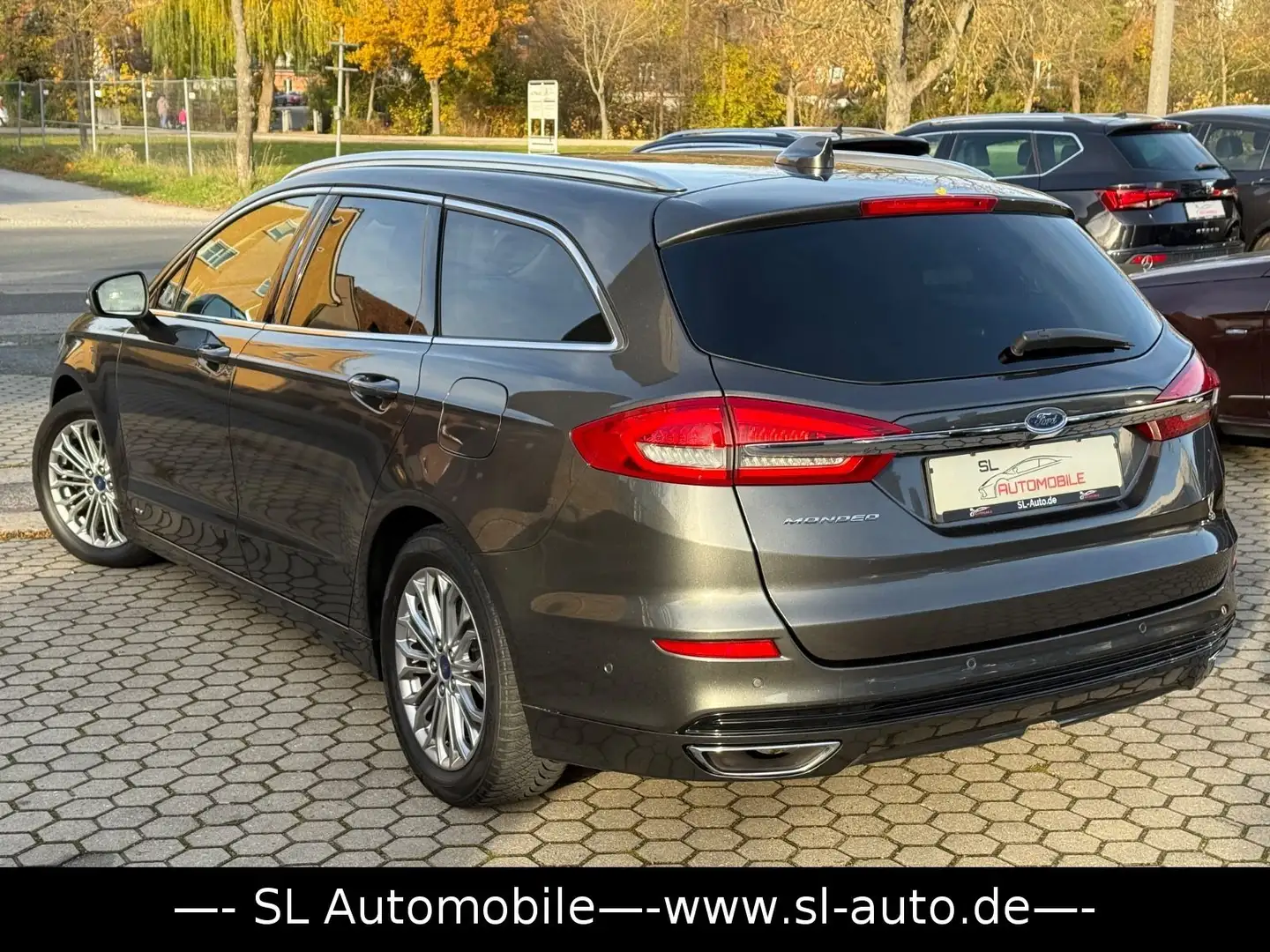 Ford Mondeo Turnier 2,0 TDCI Aut. Titanium AWD AHK Grau - 2