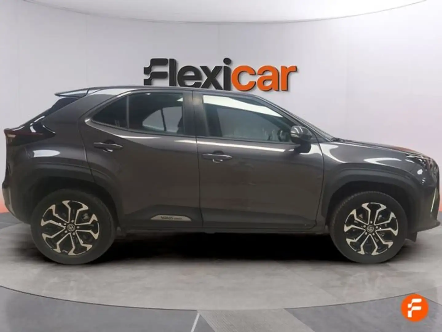 Toyota Yaris Cross 120H Active Tech Pack Comfort Gris - 2