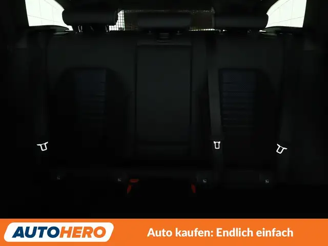 BMW 3 Series view 15