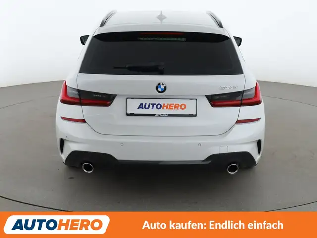 BMW 3 Series view 5