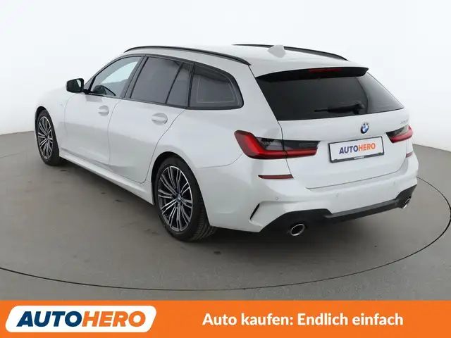 BMW 3 Series view 4