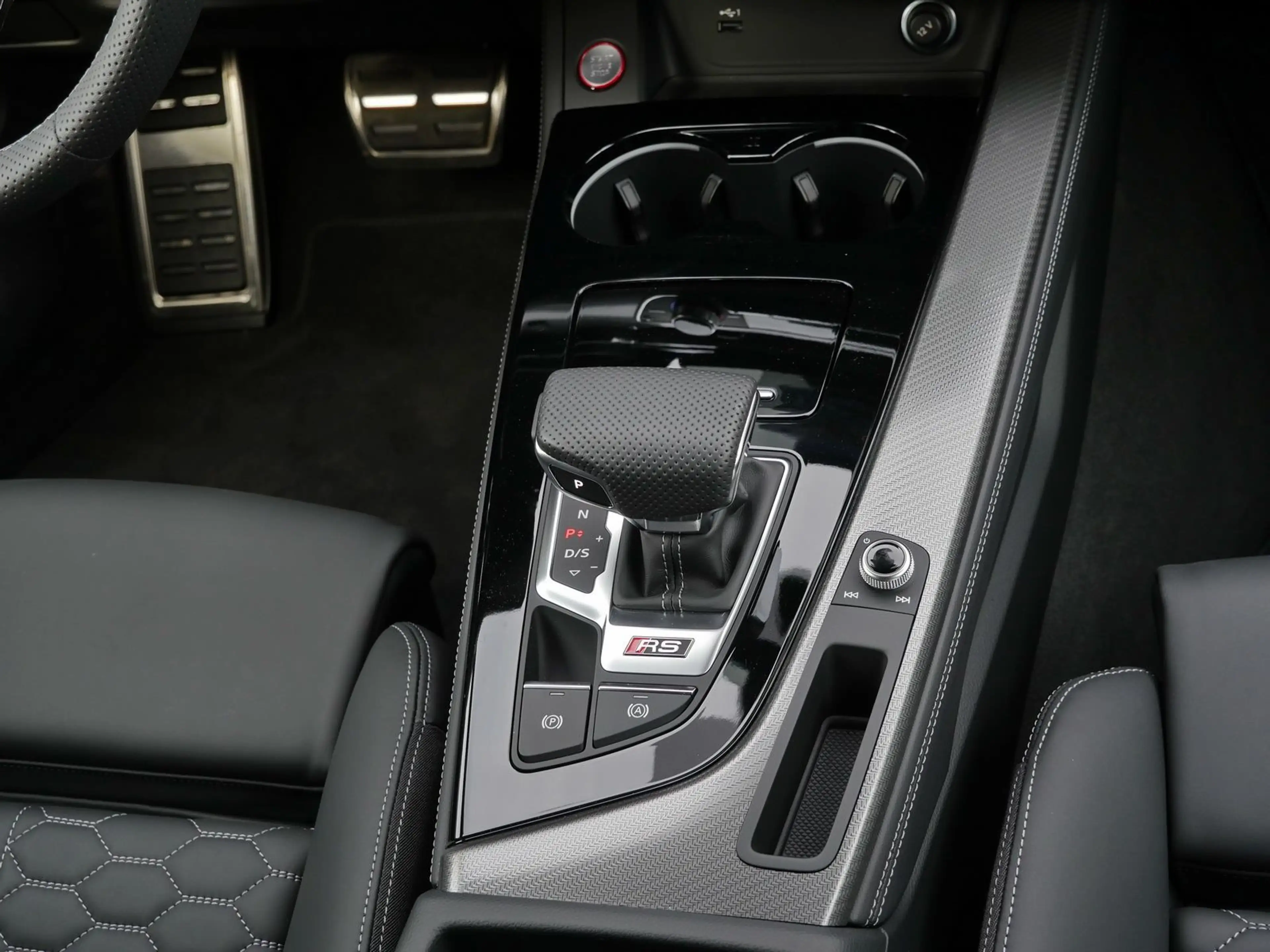 Audi RS4 quattro 280km/h*B&O*Massage*HuD*360° — photo 7