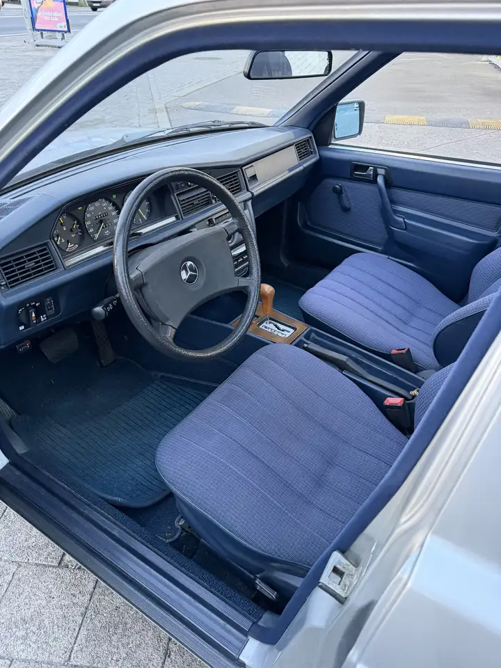 Mercedes-Benz 190E, foto 11