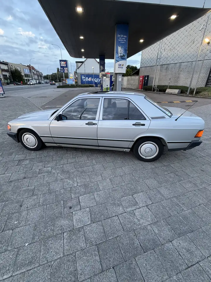 Mercedes-Benz 190E, foto 1