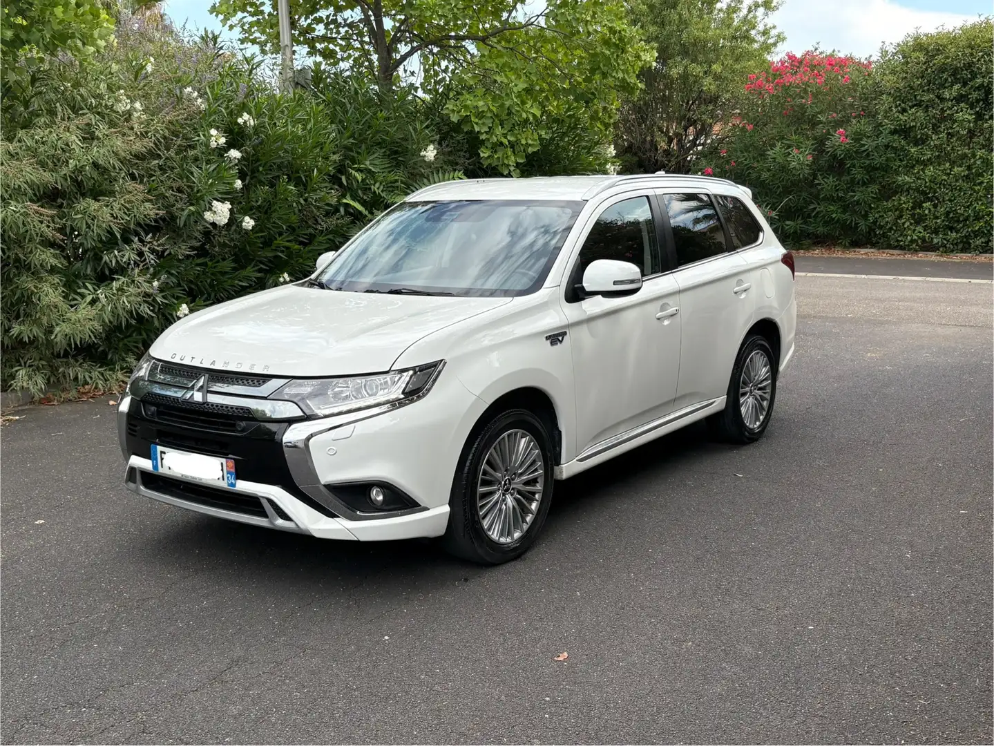 Mitsubishi Outlander 2.4l PHEV Twin Motor 4WD Instyle - 1