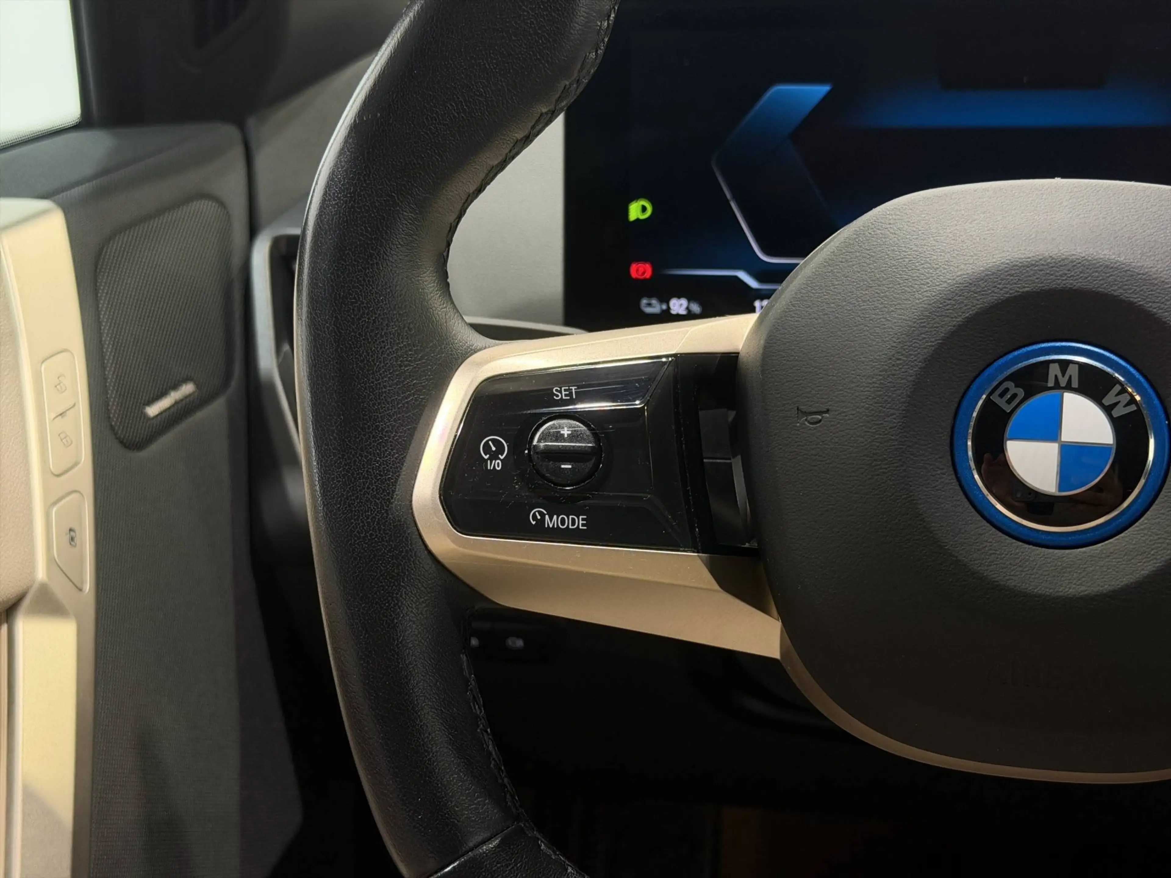 BMW iX 50 SPORT ***FRONT & REAR HEATED SEATS*ACTIVE GUARD PLUS*SOFT-CLOSE*** — photo 15