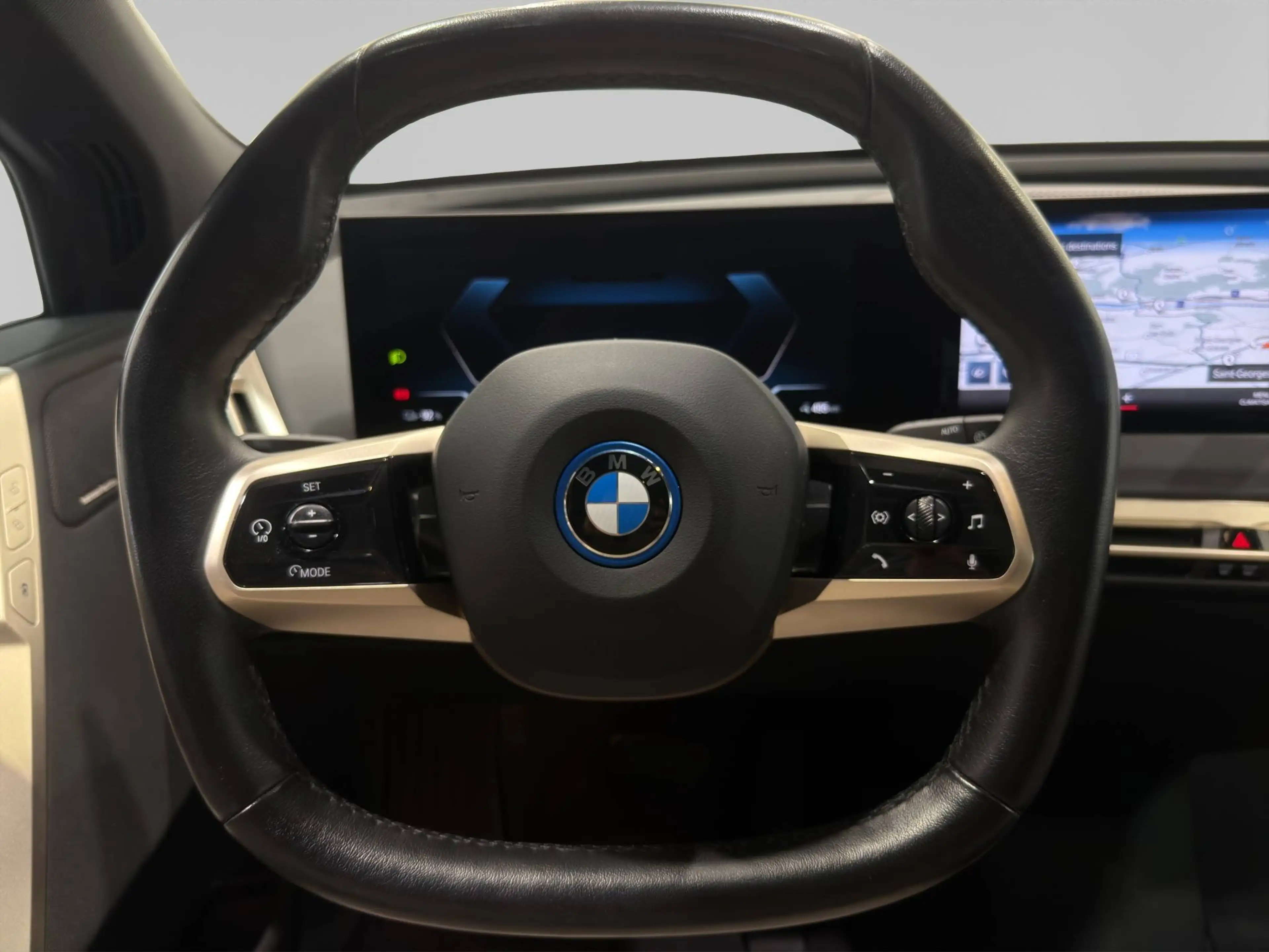 BMW iX 50 SPORT ***FRONT & REAR HEATED SEATS*ACTIVE GUARD PLUS*SOFT-CLOSE*** — photo 13