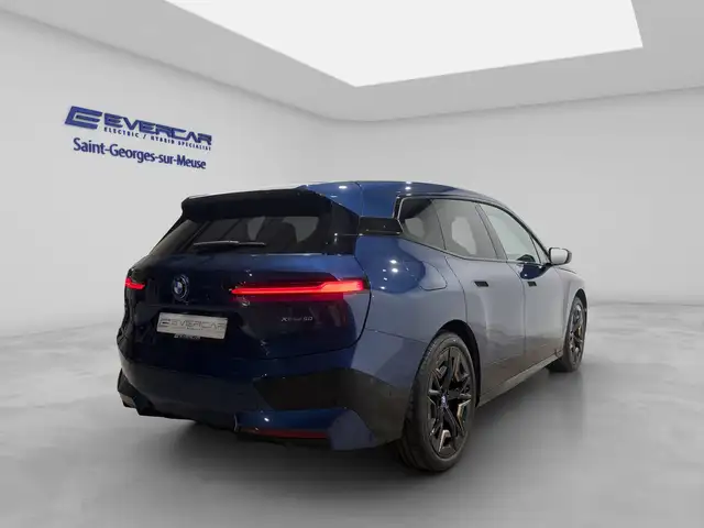 BMW Ix view 4