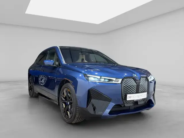 BMW Ix view 3