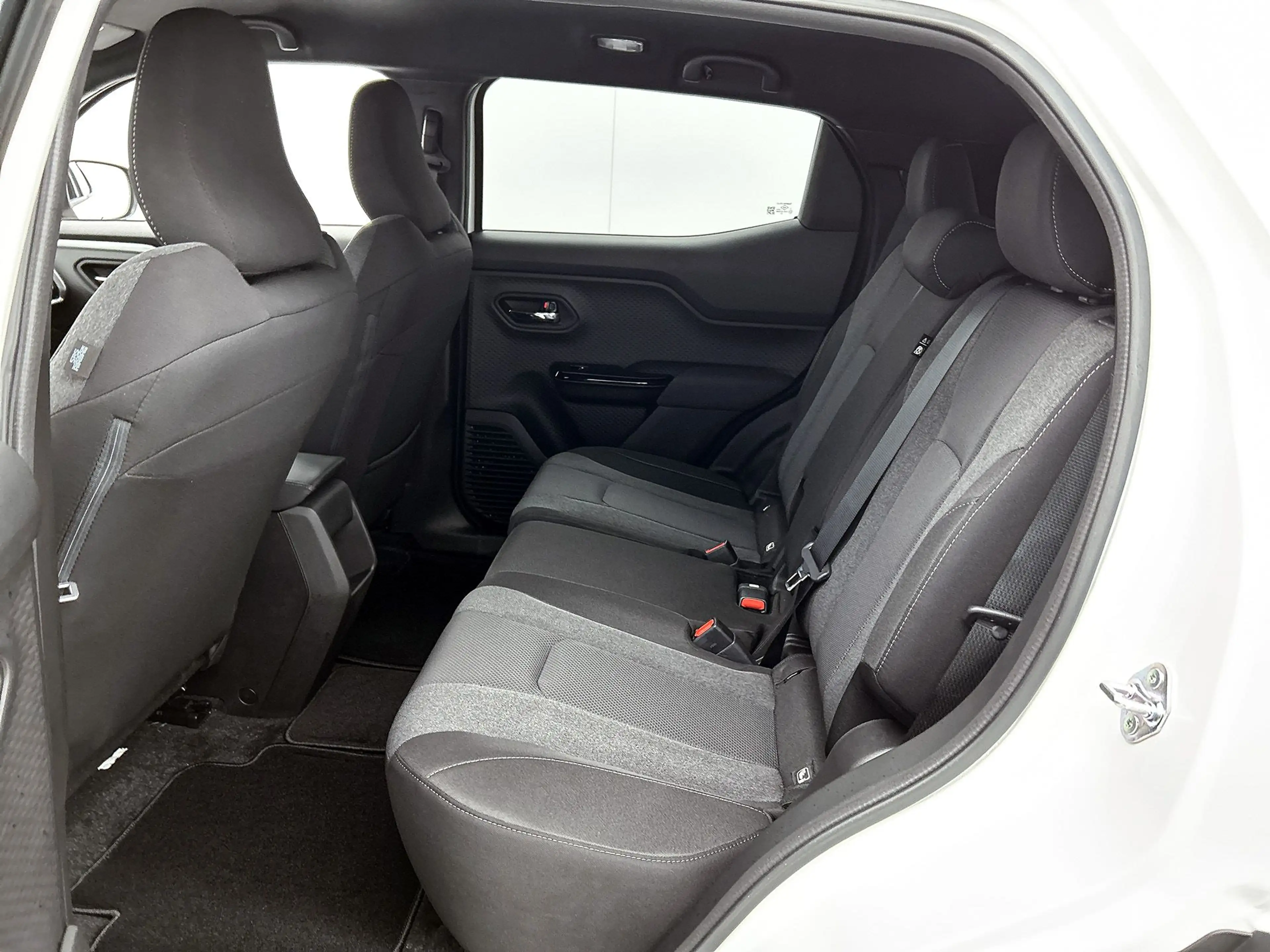 Toyota Urban Cruiser Dynamic 61 kWh *EV-Deal* — photo 17