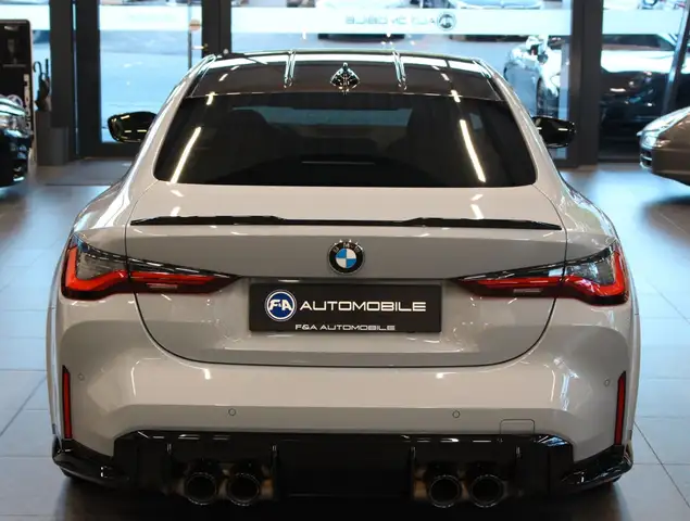 BMW M4 view 6