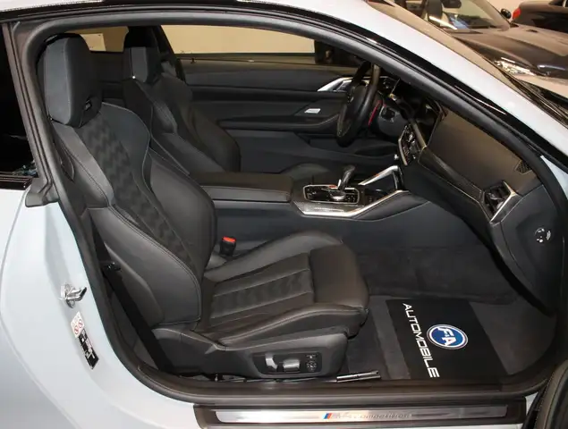 BMW M4 view 8