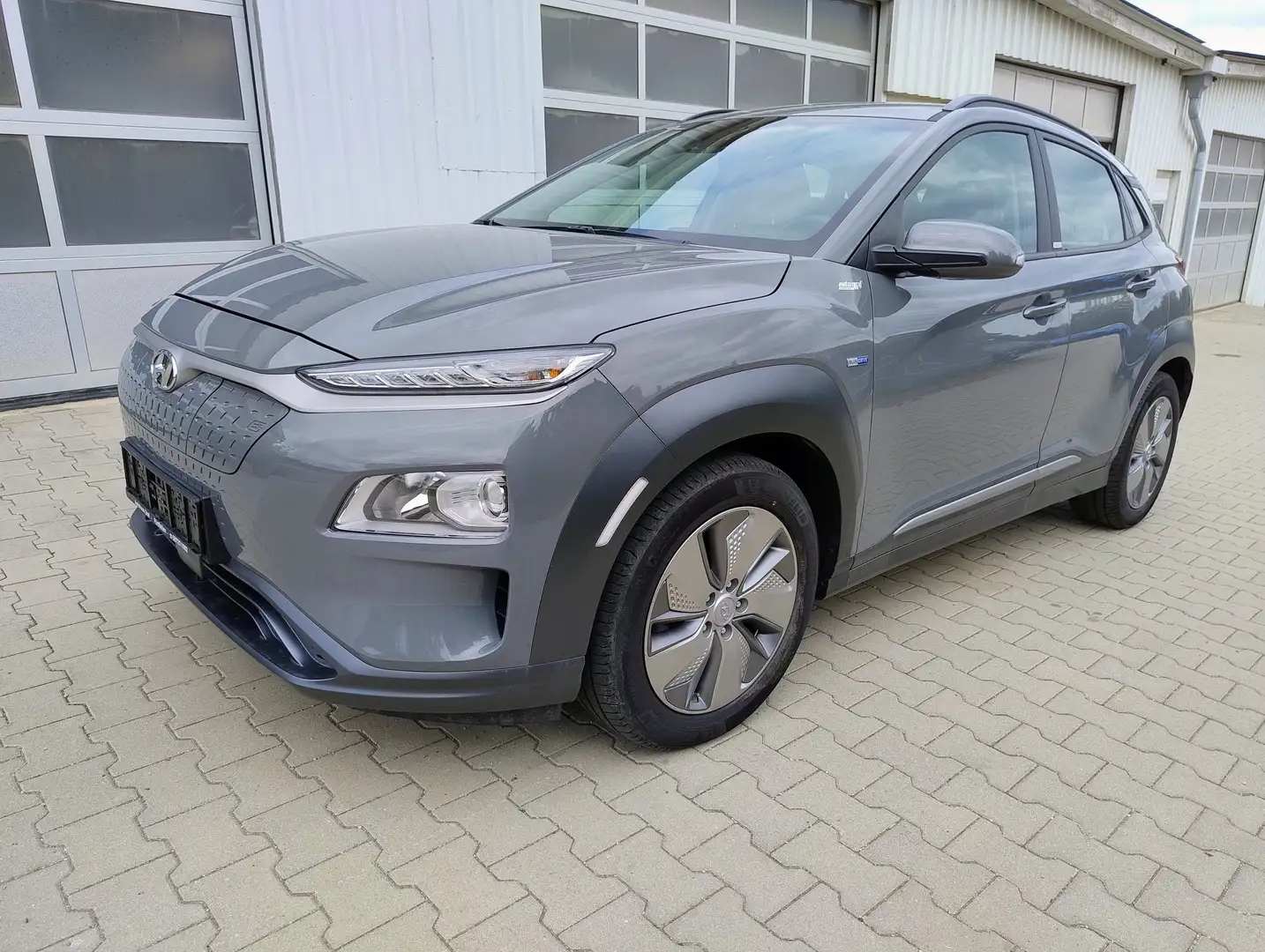 Hyundai KONA Basis Elektro 2WD Gris - 2