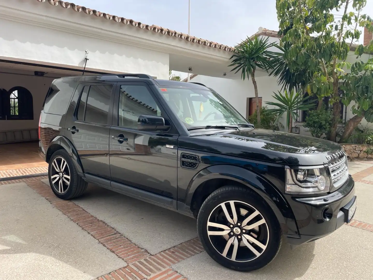 Land Rover Discovery SD V6 HSE Schwarz - 1