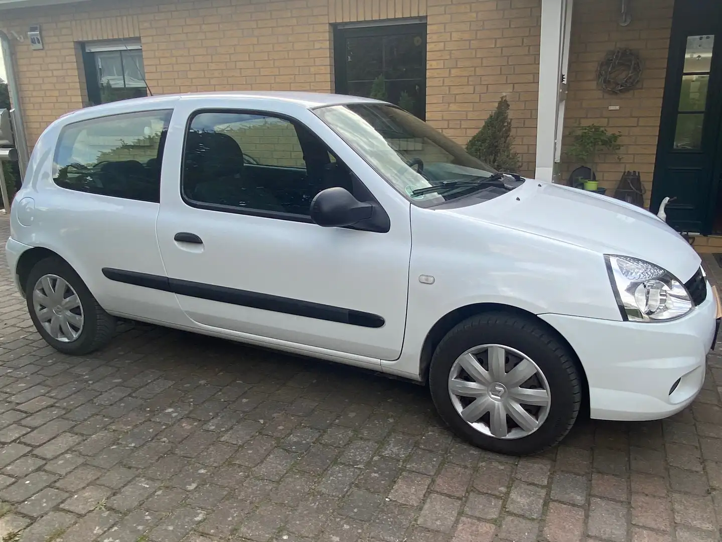Renault Clio Clio 1.2 16V 75 Dynamique Weiß - 1