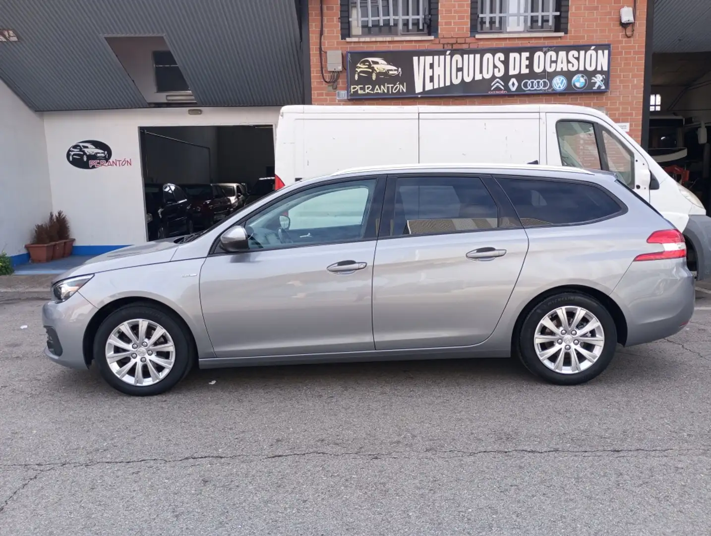 Peugeot 308 SW 1.2 PureTech S&S Style 130 Gris - 1
