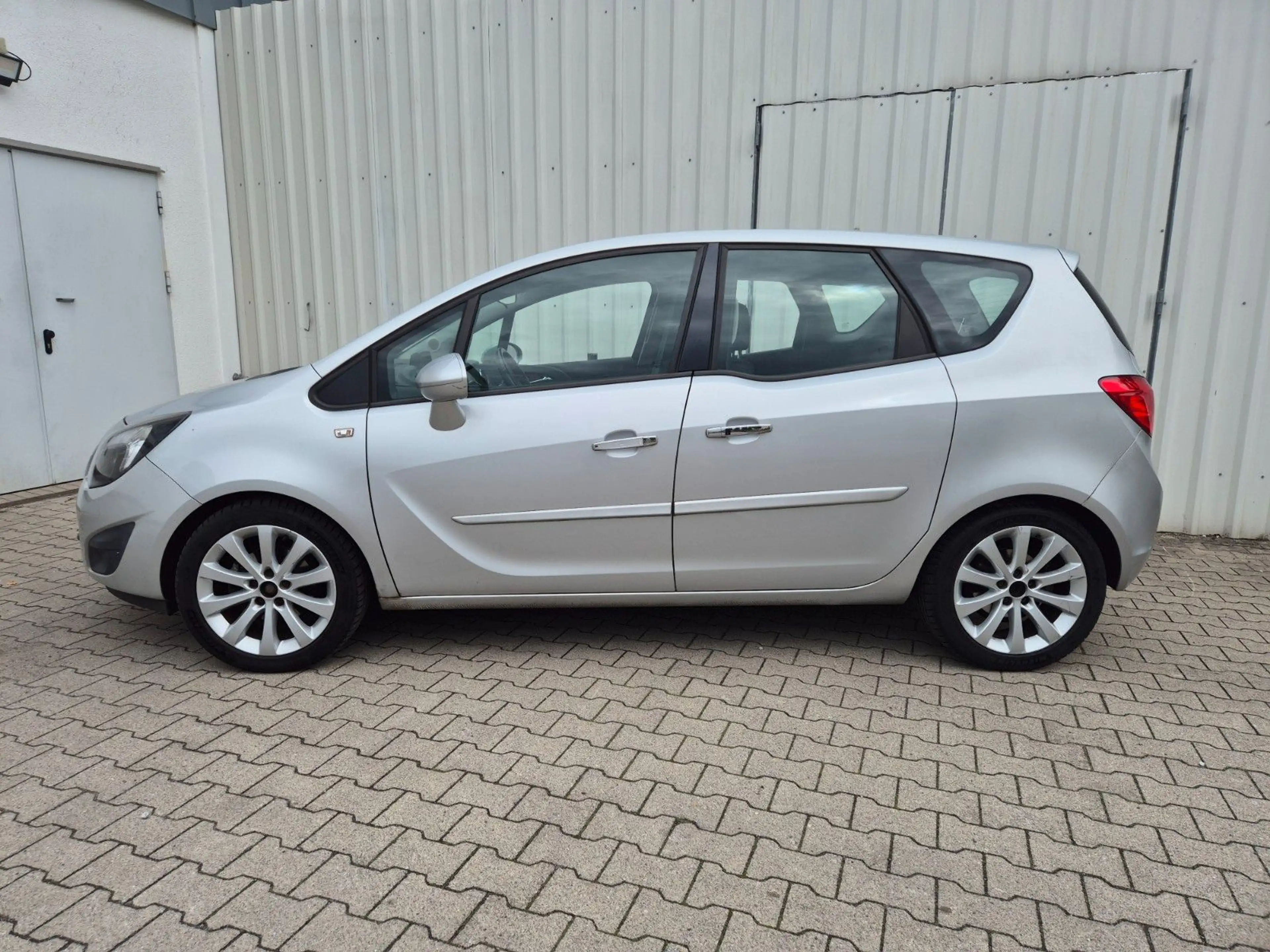 Opel Meriva B, 2.HD, LENKRADHEIZUNG, TEMPOMAT, NAVI — photo 2