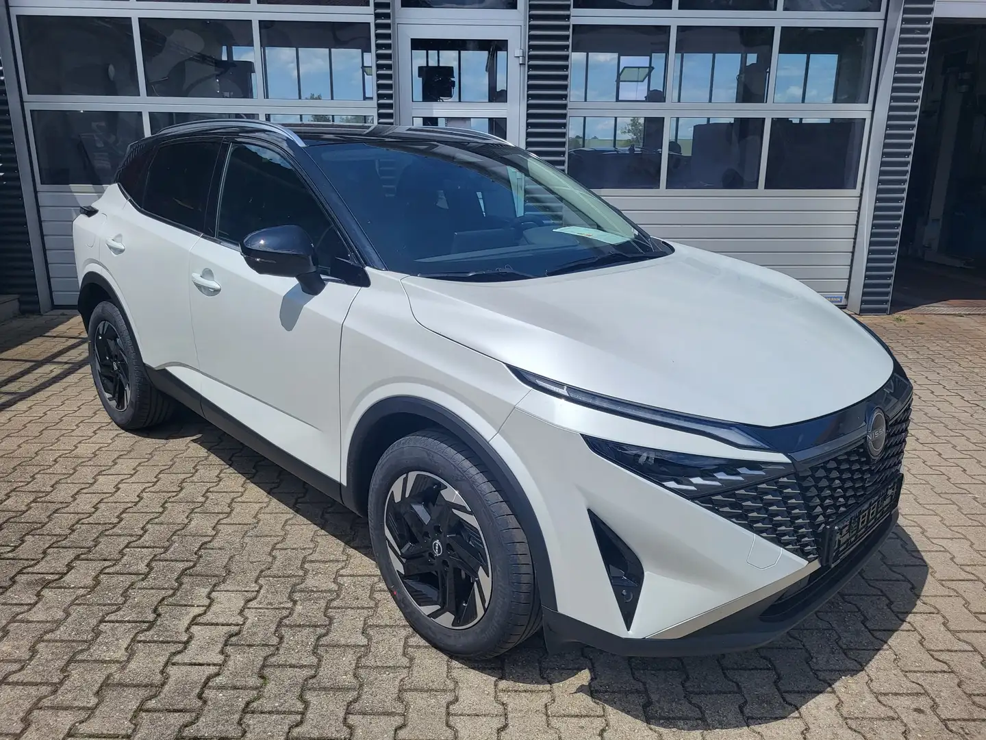 Nissan Qashqai 1.3 DIG-T N-Connecta Automatik Navi Zweifarbenlack Weiß - 2