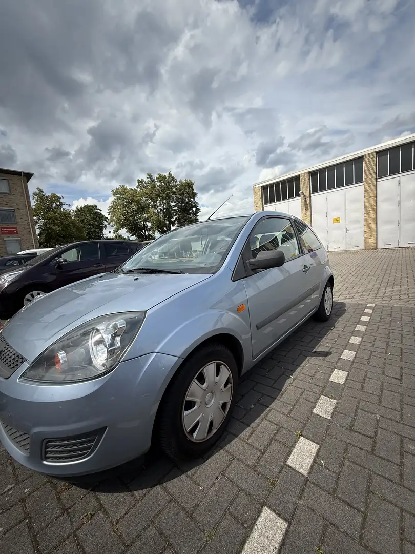 Ford Fiesta 1.3 Ambiente - 2