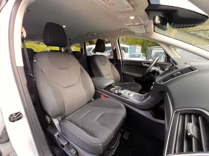 Ford S-Max S-MAX Titanium 7SITZER NAVI KAM SHZ PDC AHK — photo 4