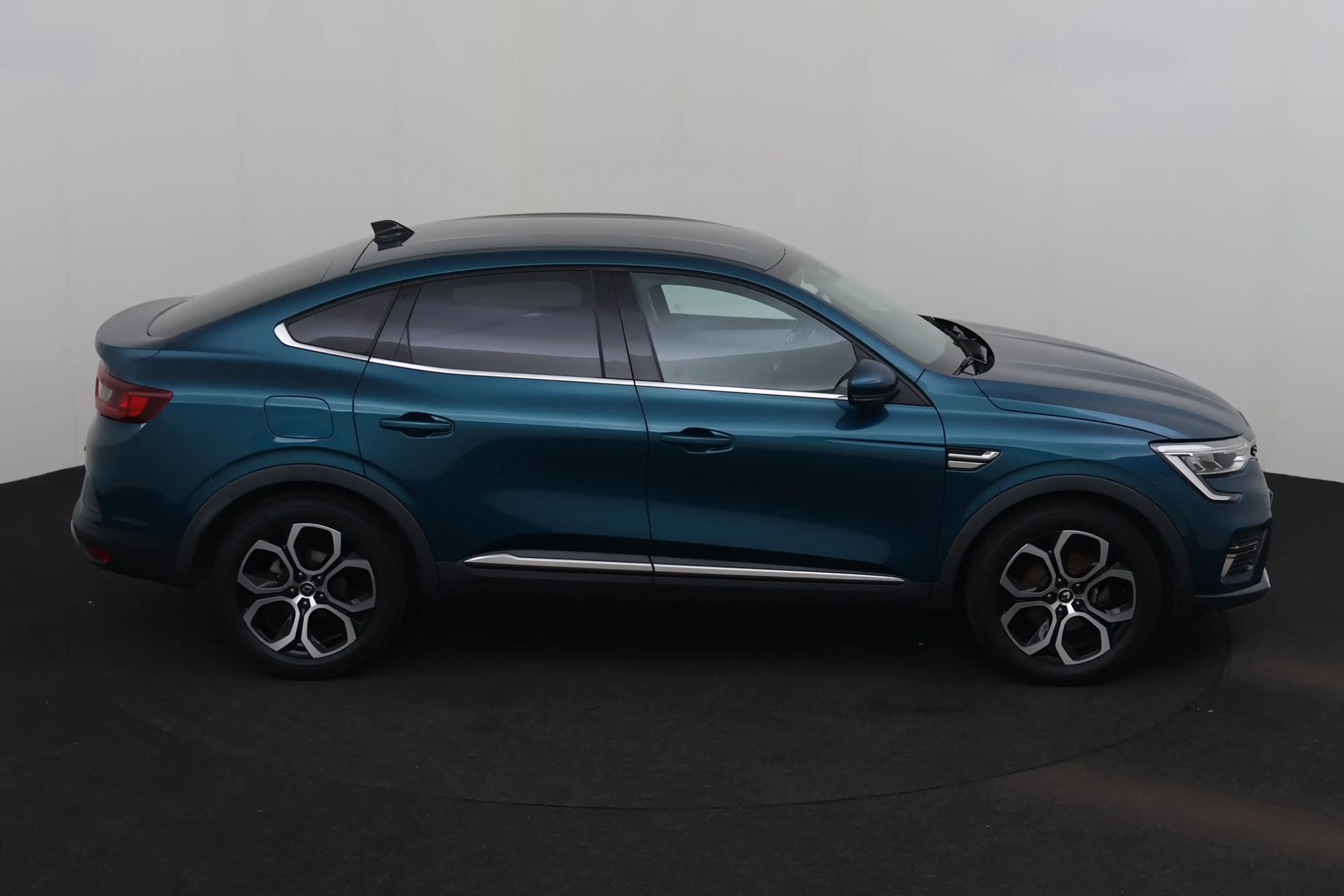 Renault Arkana INTENS 1.6 E-TECH + A/T + GPS + HALF/LEDER + CAMER — photo 5