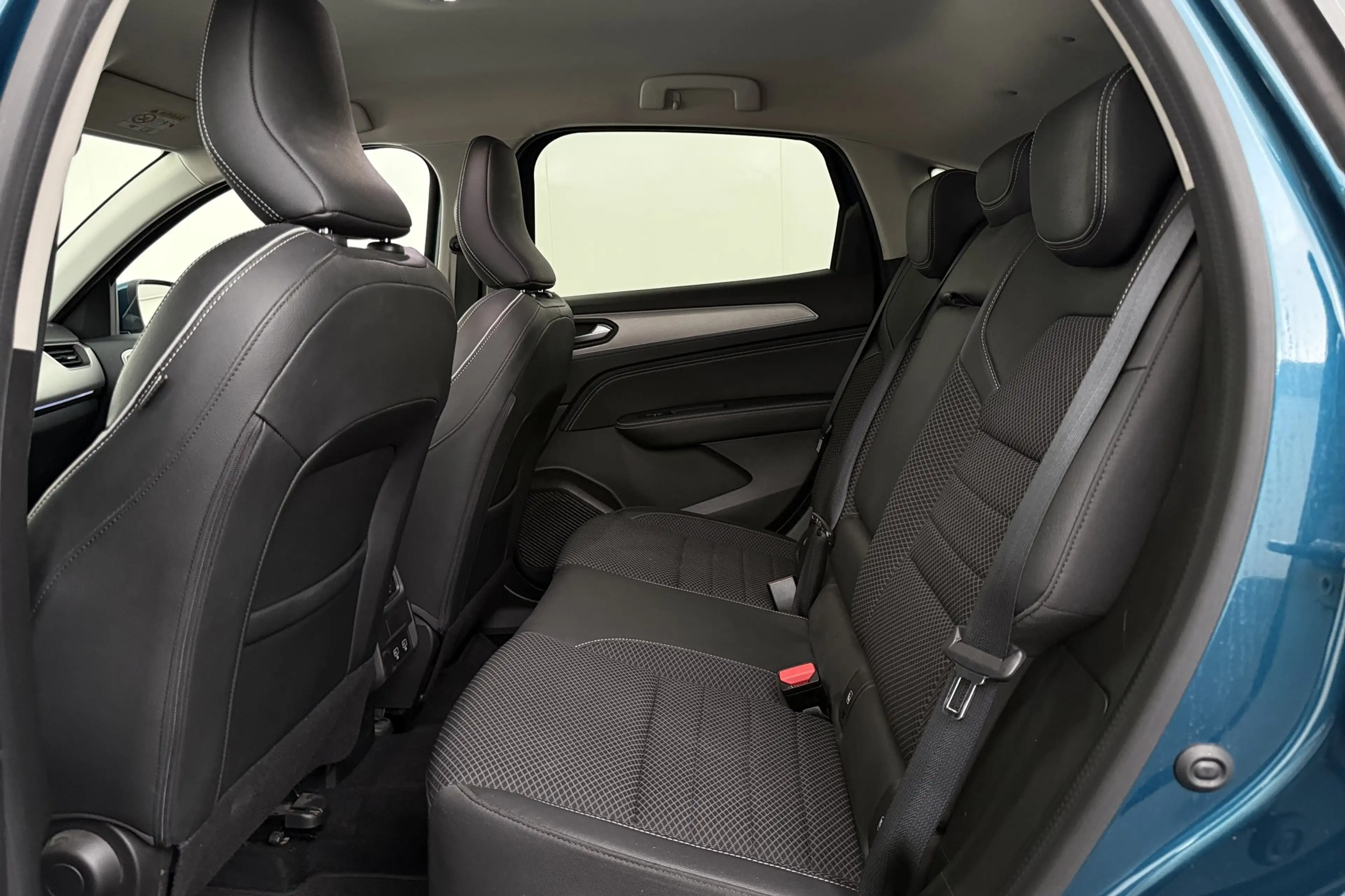 Renault Arkana INTENS 1.6 E-TECH + A/T + GPS + HALF/LEDER + CAMER — photo 13