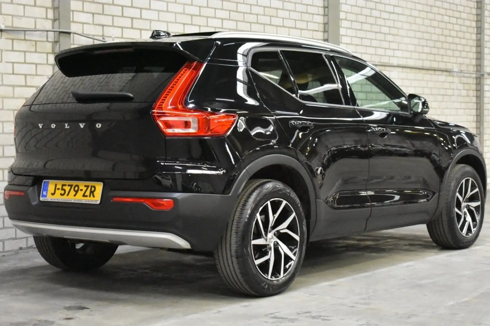 Volvo XC40 T2 129PK Business Pro | BLIS | Schuifdak | Harman Schwarz - 2