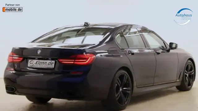 BMW 7 Series view 6