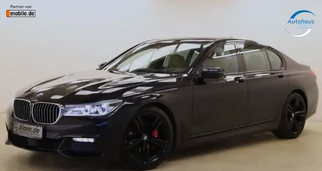 BMW 7 Series view 3