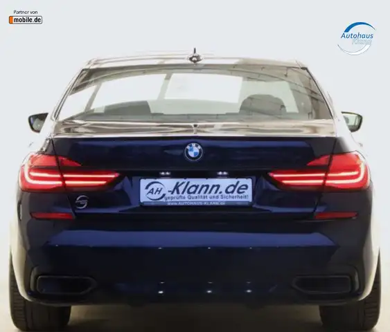 BMW 7 Series view 5
