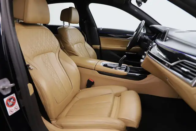 BMW 7 Series view 15