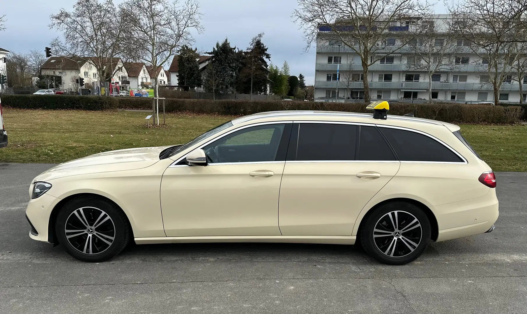 Mercedes-Benz E 220 E-Klasse T-Modell Diesel d T 9G-TRONIC Gelb - 2