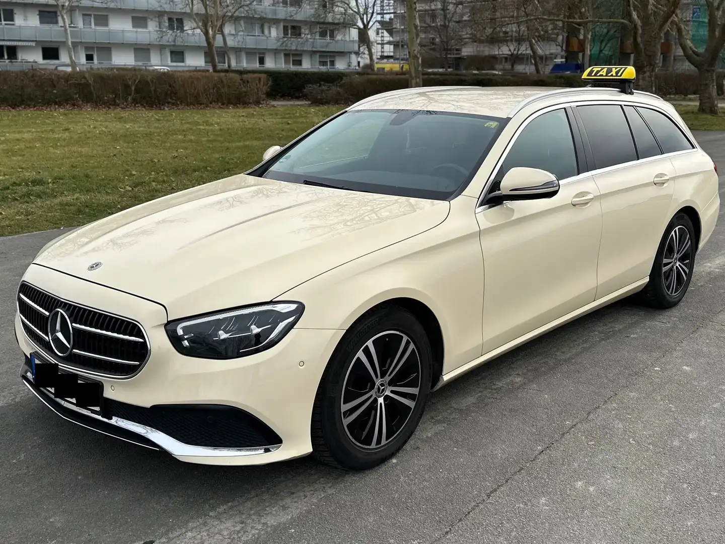 Mercedes-Benz E 220 E-Klasse T-Modell Diesel d T 9G-TRONIC Gelb - 1