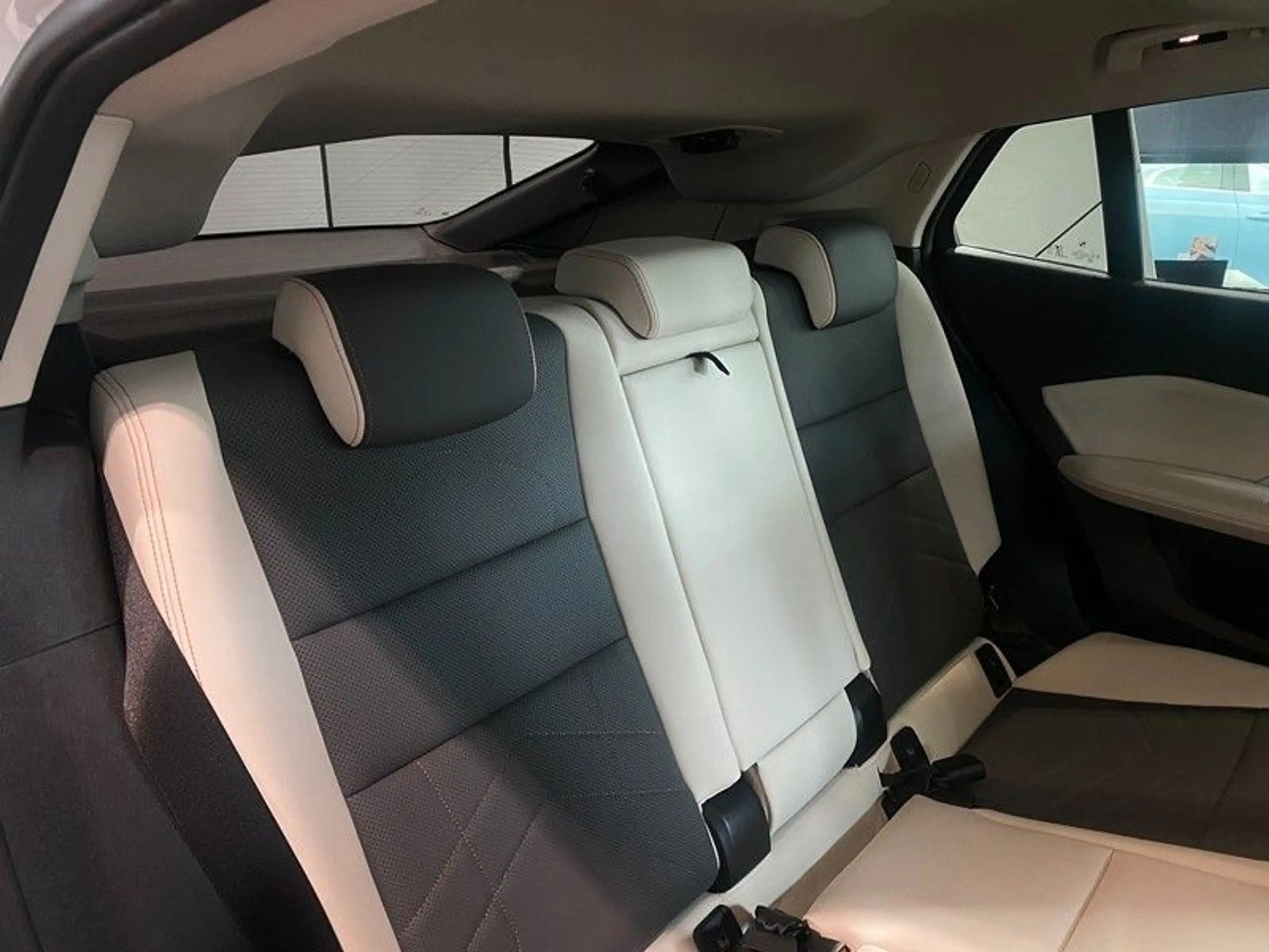 BMW iX2 xDrive30 InnovP Memory Pano H&K ACC AHK 360° — photo 20