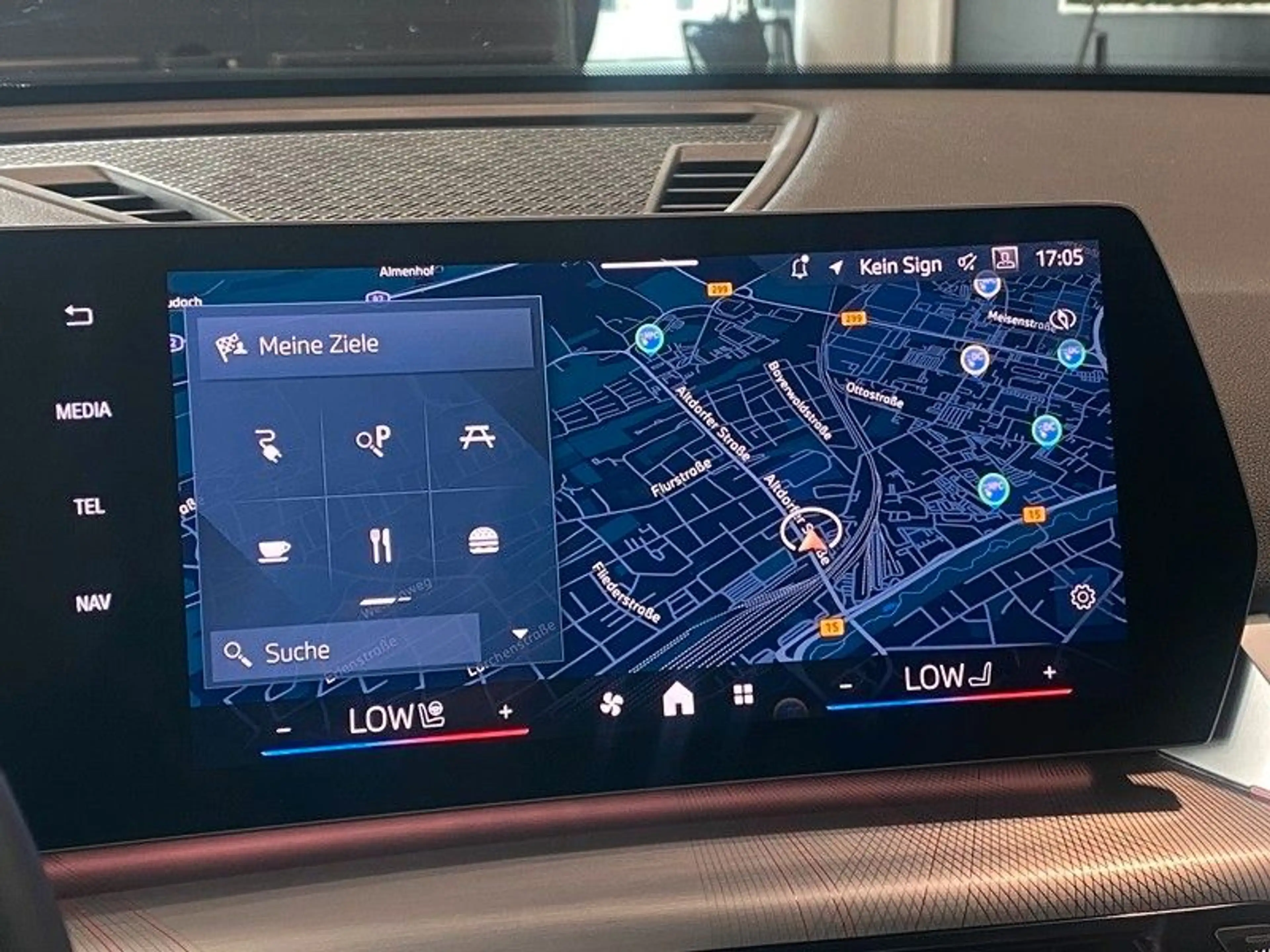 BMW iX2 xDrive30 InnovP Memory Pano H&K ACC AHK 360° — photo 24