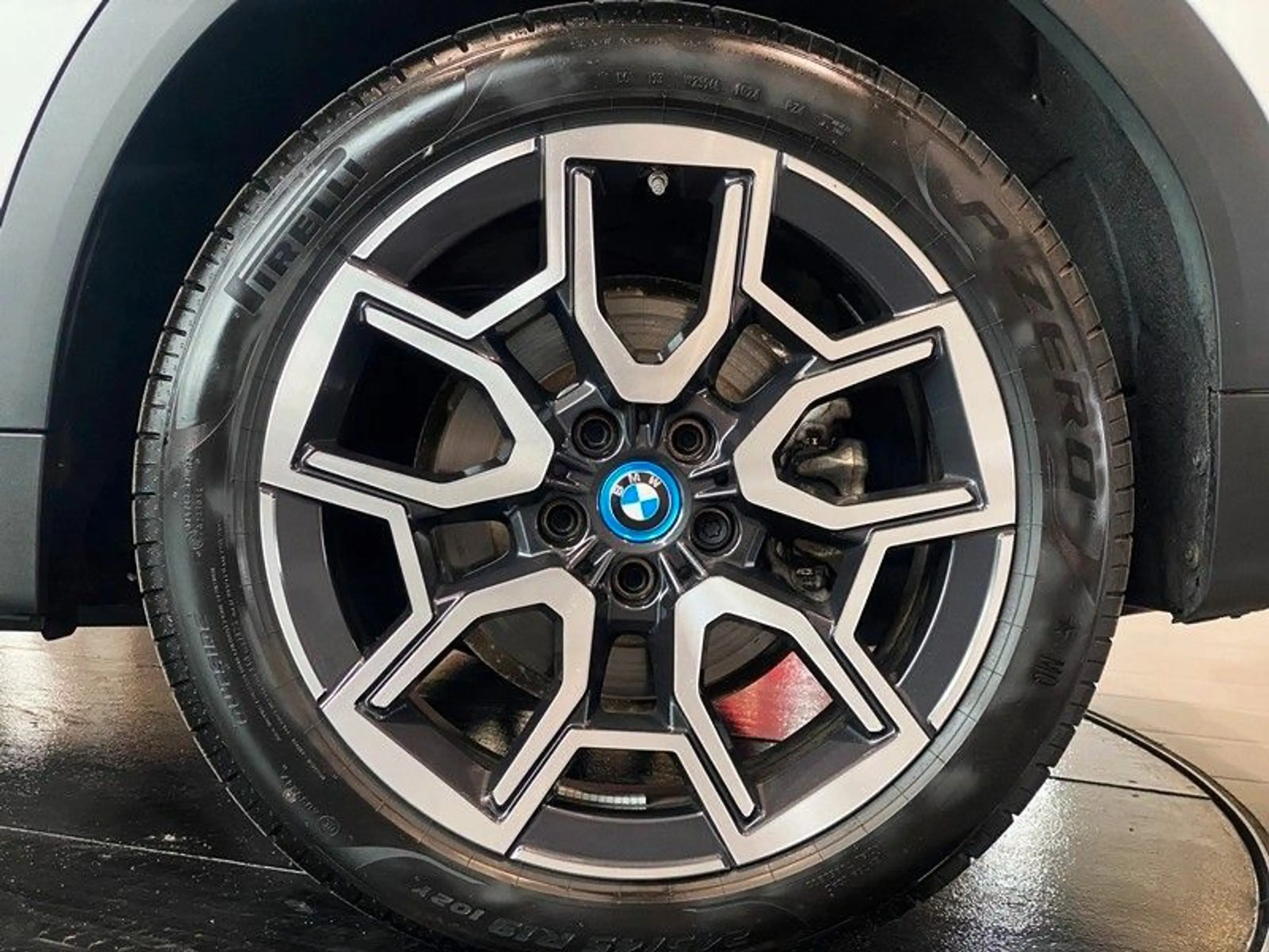 BMW iX2 xDrive30 InnovP Memory Pano H&K ACC AHK 360° — photo 5