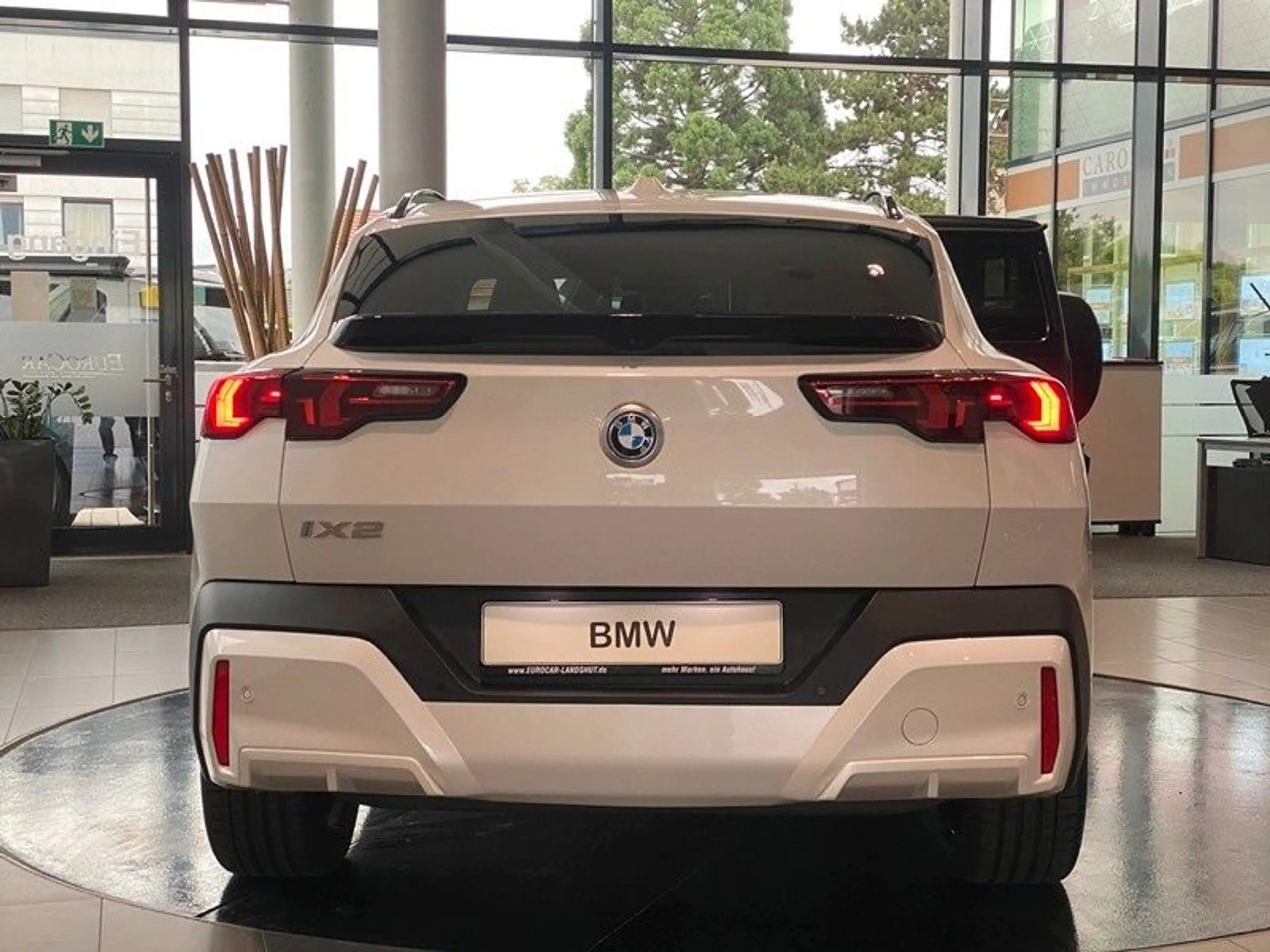 BMW iX2 xDrive30 InnovP Memory Pano H&K ACC AHK 360° — photo 26