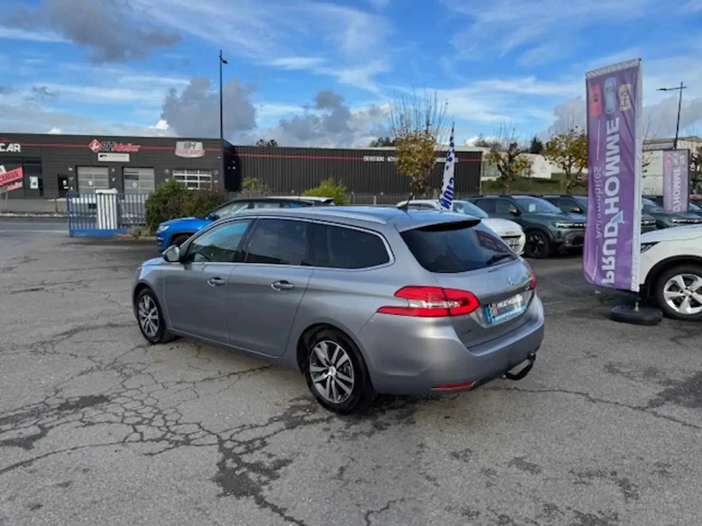Peugeot 308 1.5 BLUEHDI 130CH S\u0026S ALLURE Grau - 2