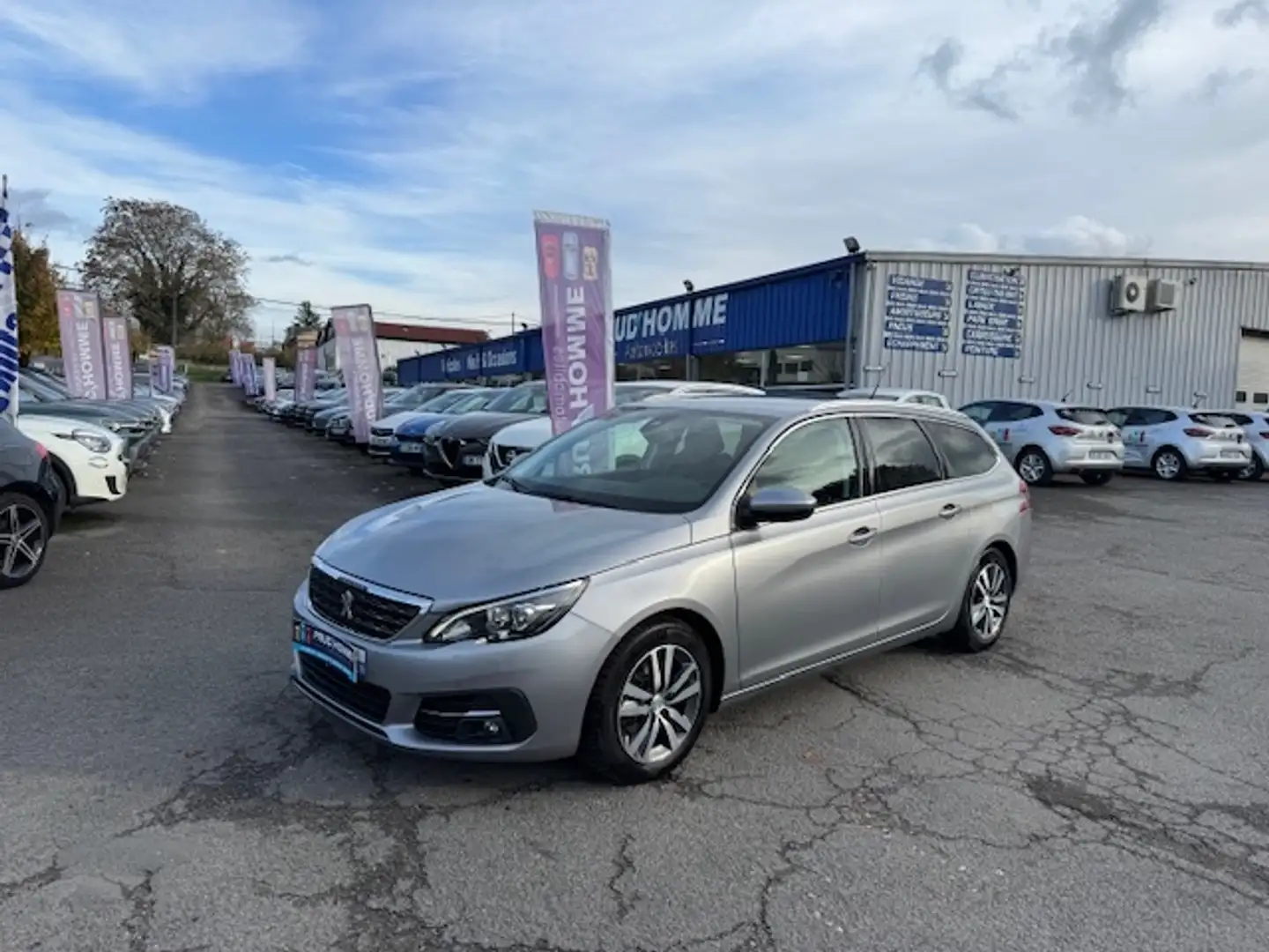 Peugeot 308 1.5 BLUEHDI 130CH S\u0026S ALLURE Grau - 1