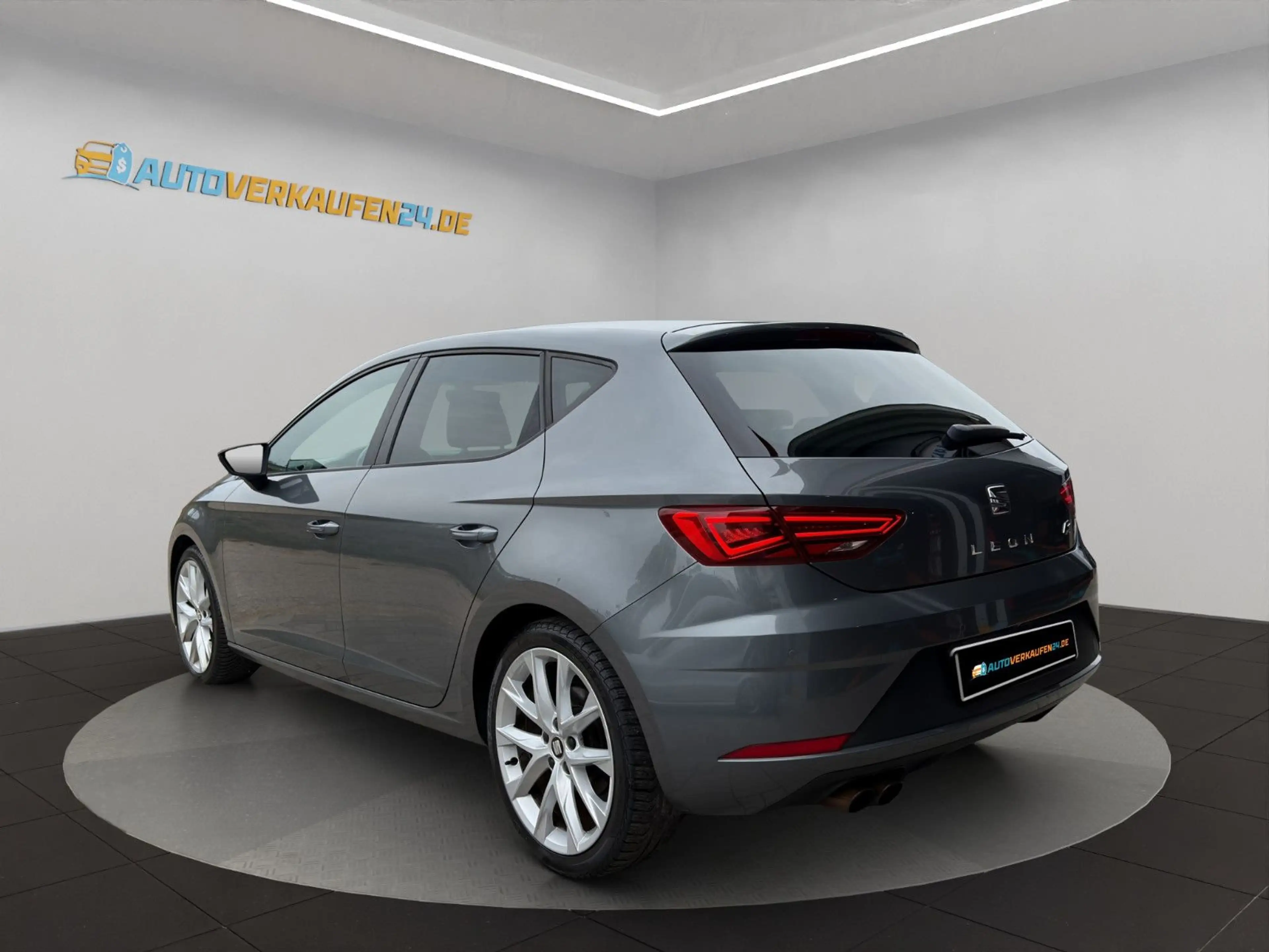 SEAT Leon FR 1.8 TSI PANO SHZ SEAT-SOUND CARPLAY 1.HD — photo 4