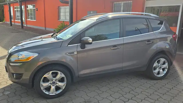 Ford Kuga view 3