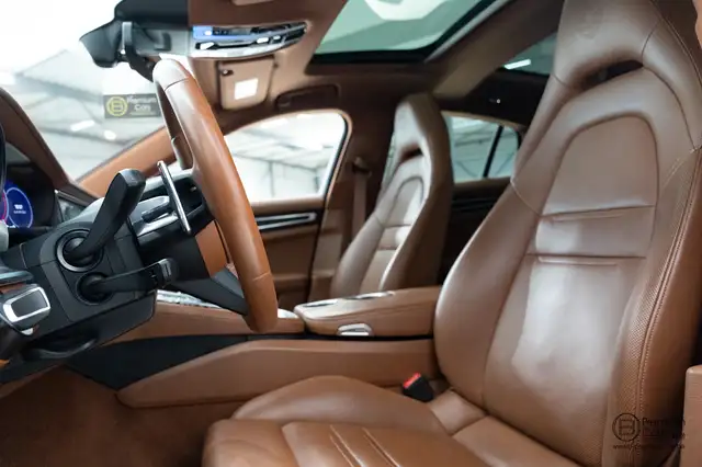 Porsche Panamera view 10