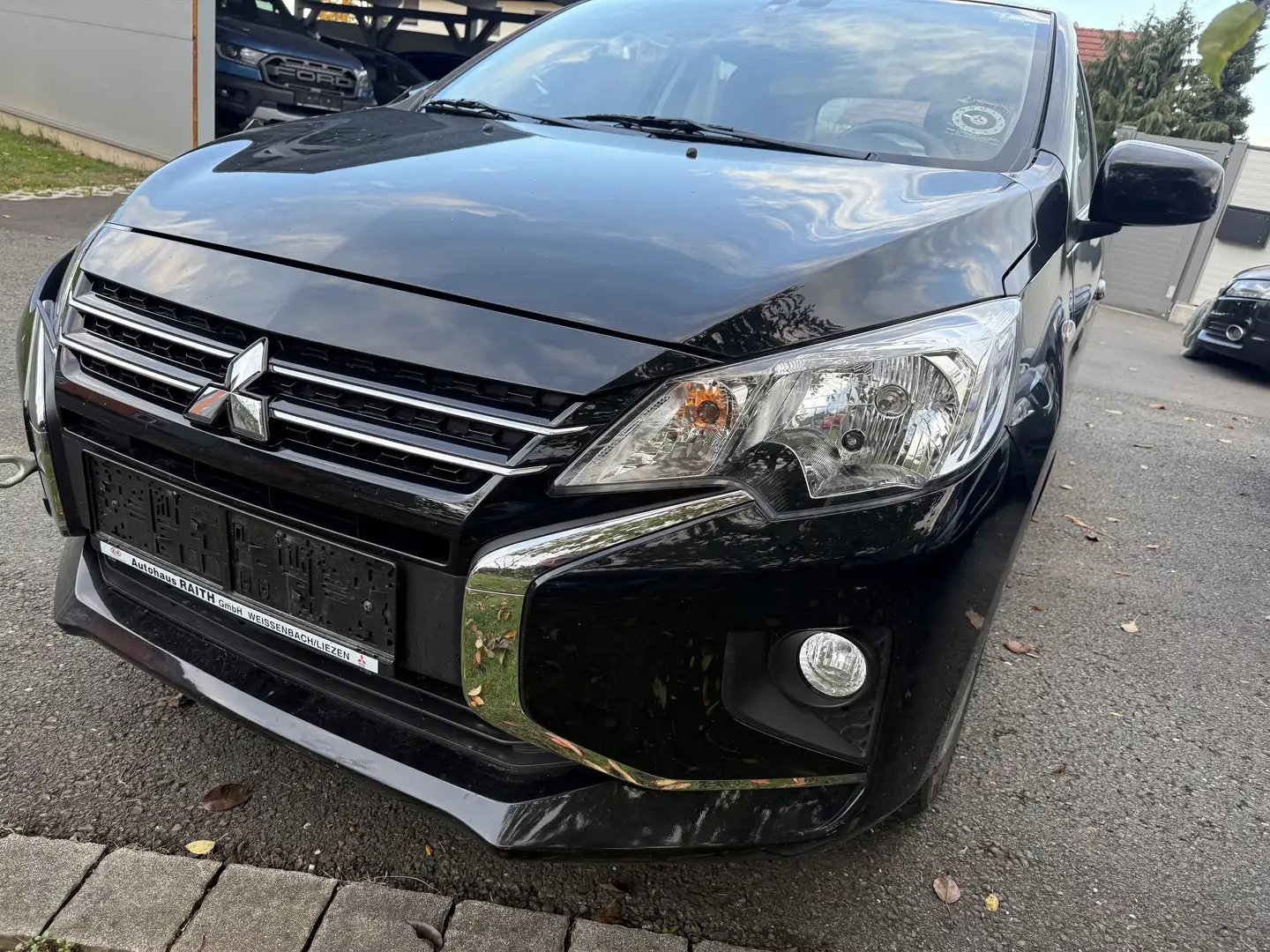 Mitsubishi Space Star Schwarz - 2