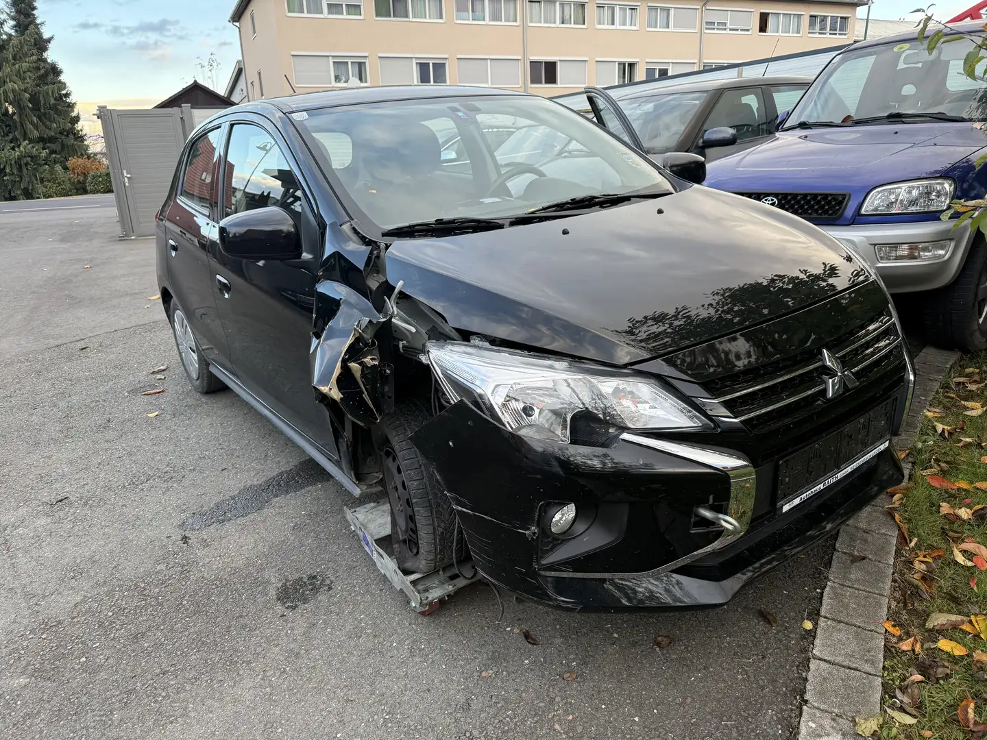 Mitsubishi Space Star Schwarz - 1