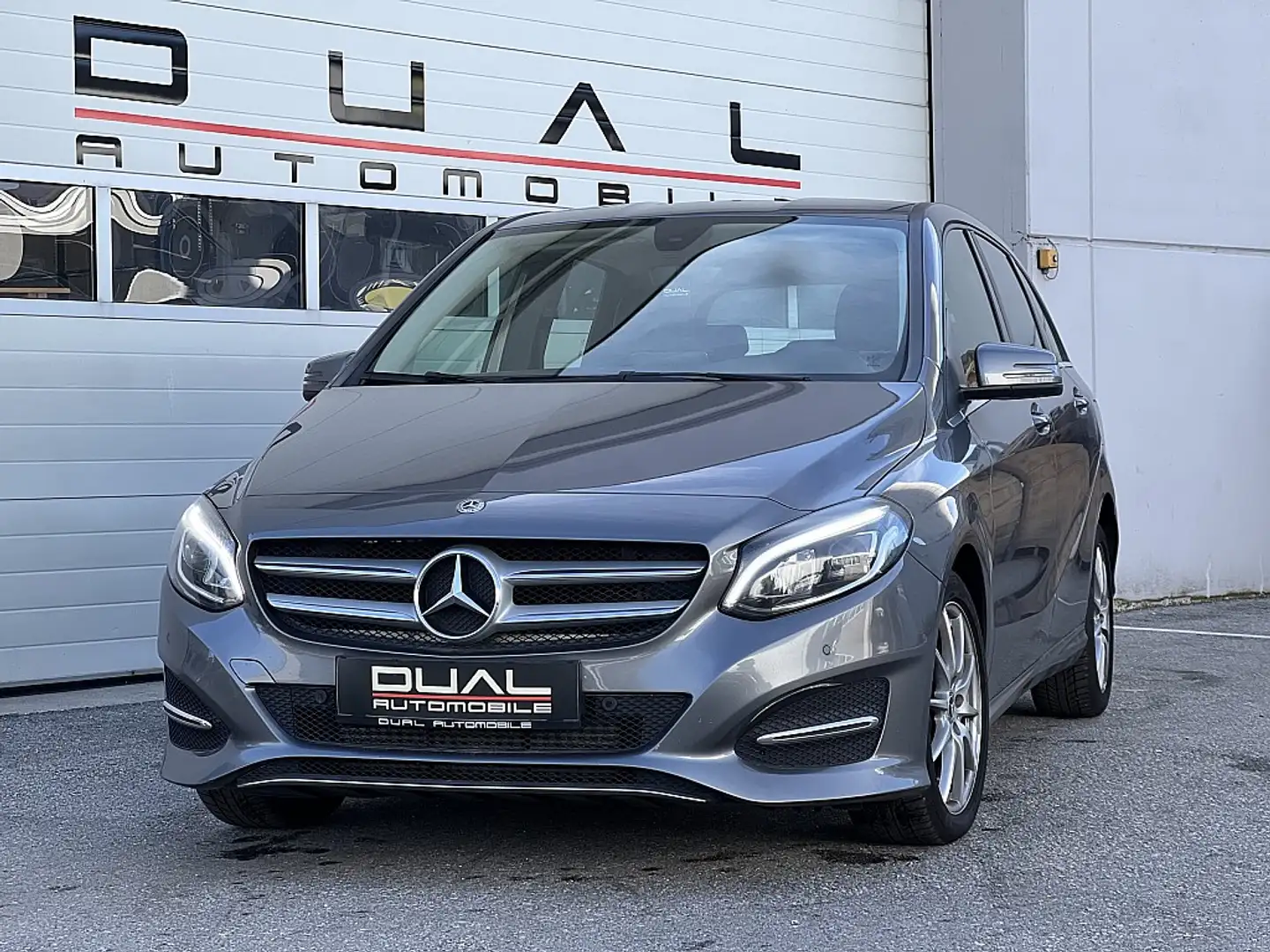 Mercedes-Benz B 200 B 200 d 4MATIC Aut. Grau - 1