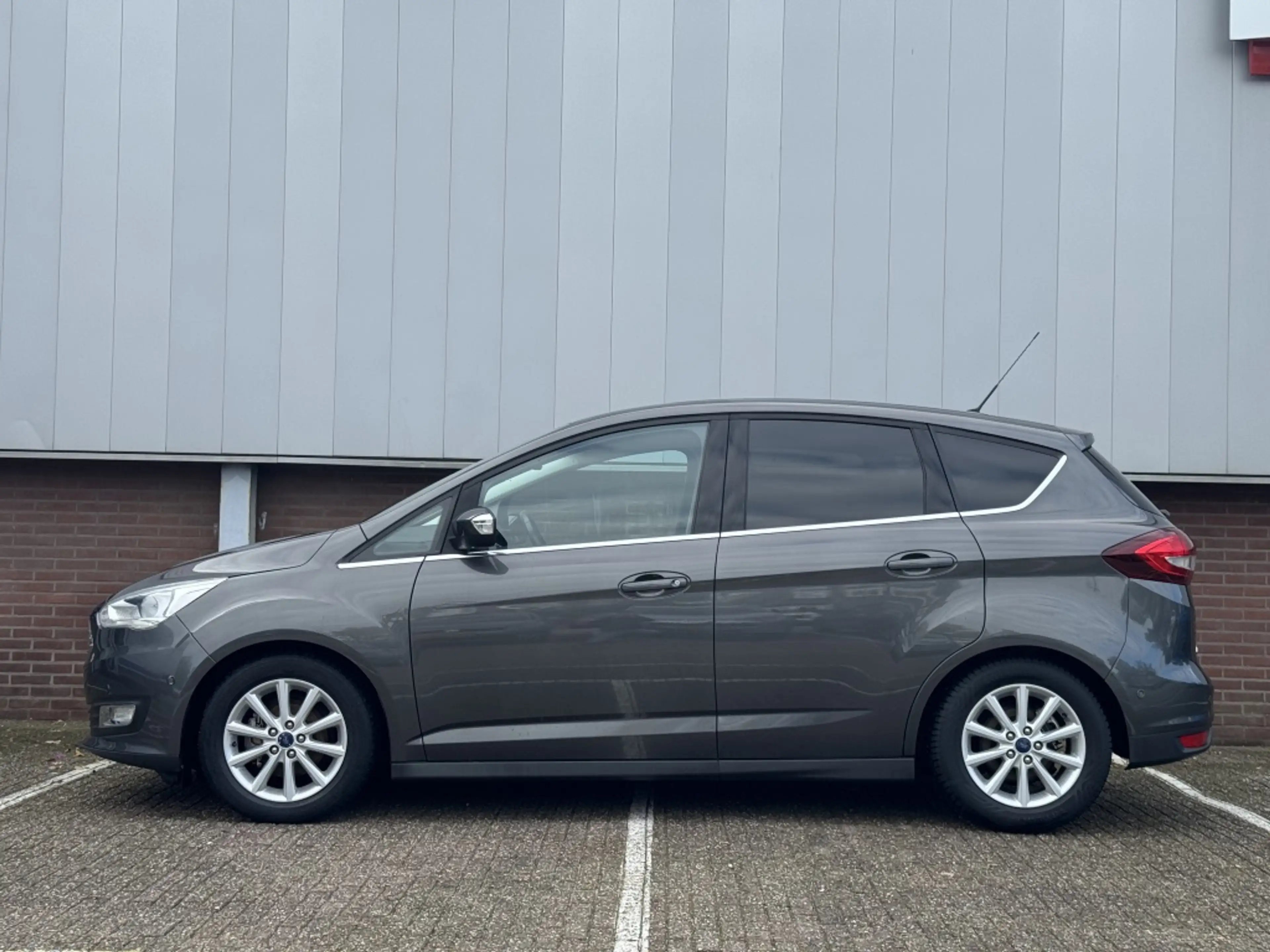 Ford C-Max 1.0 Titanium — photo 2