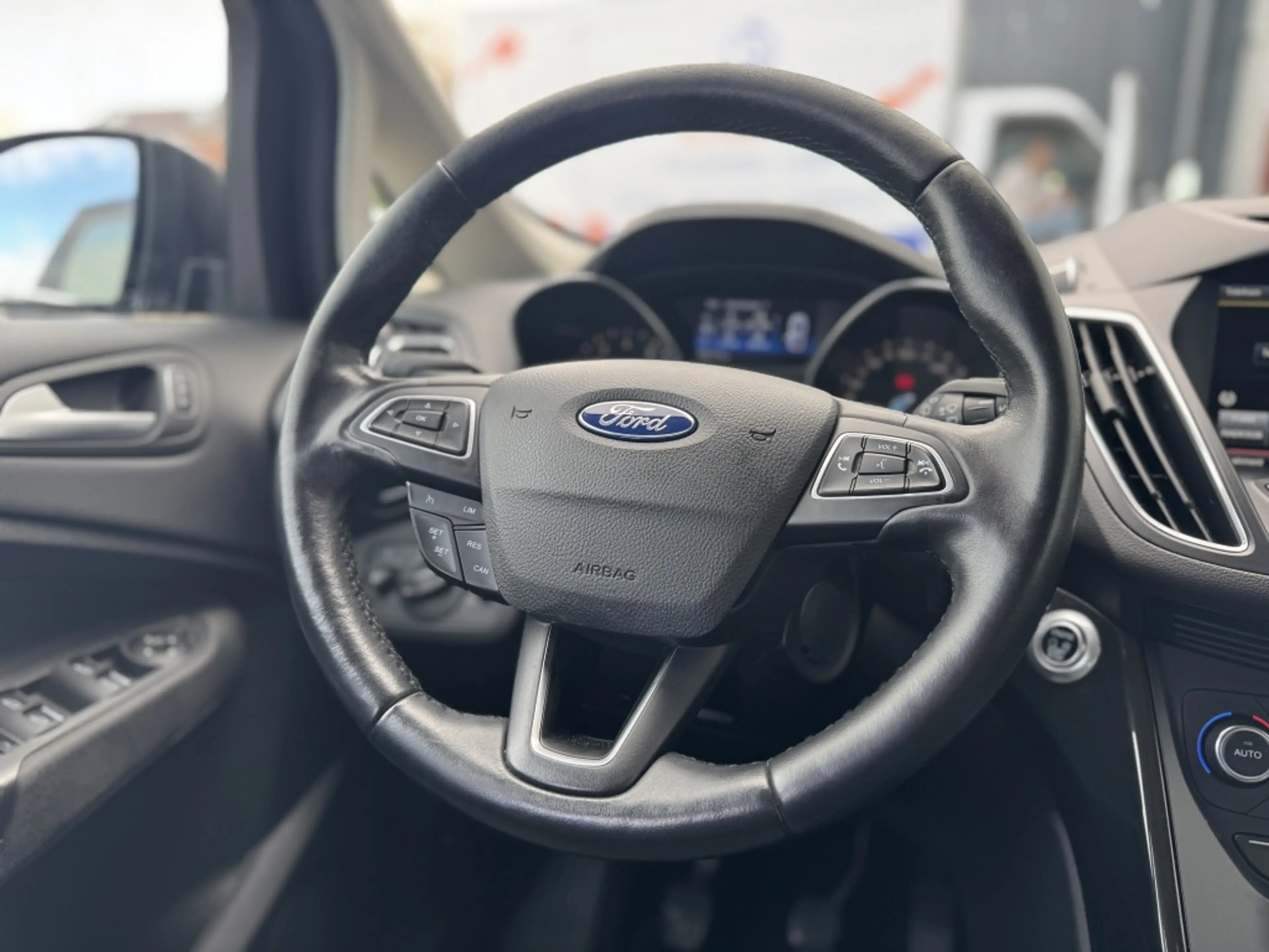 Ford C-Max 1.0 Titanium — photo 13