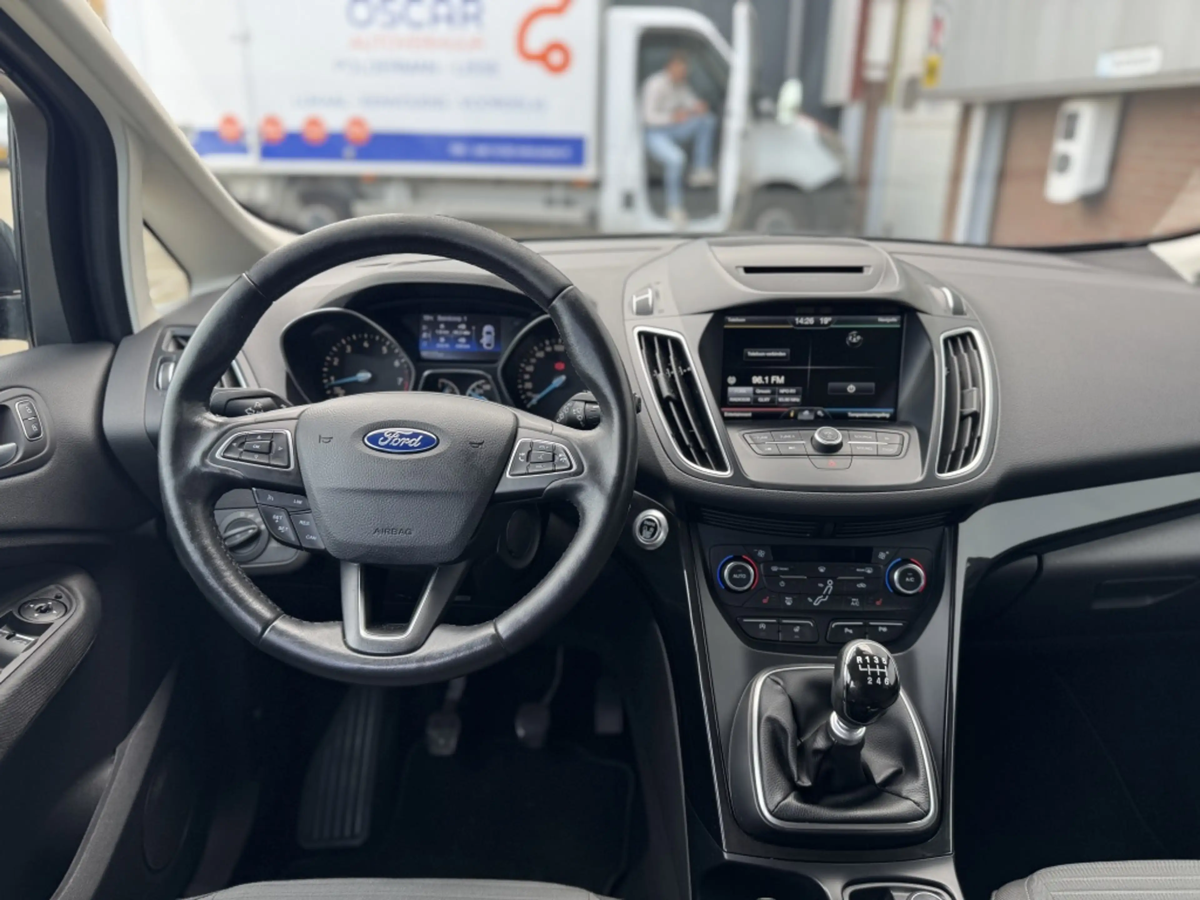 Ford C-Max 1.0 Titanium — photo 12